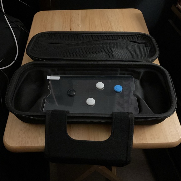 Black Handheld Gaming Console - Picture 5 of 8